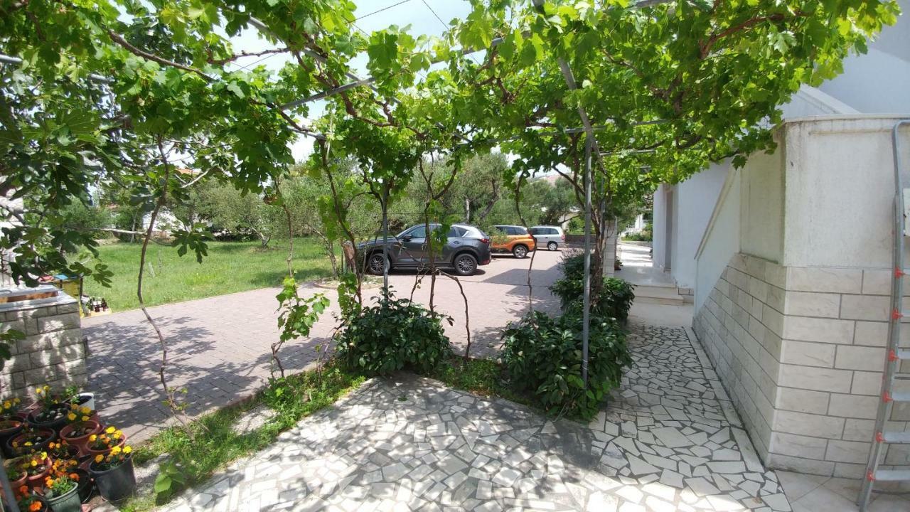 Apartments Dora Banjol Exterior photo